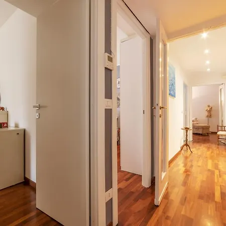 Apartment Cipro With Balconies Rom